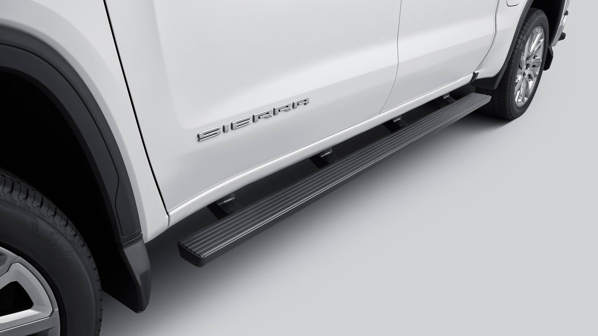 Dale un estilo único a tu camioneta Chevrolet Silverado con los estribos laterales negros