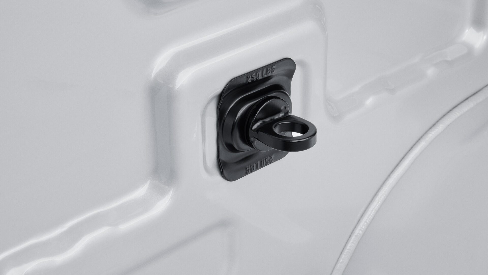 Transporta la carga de manera más segura con los anillos de amarre para carga originales para tu camioneta Chevrolet Silverado