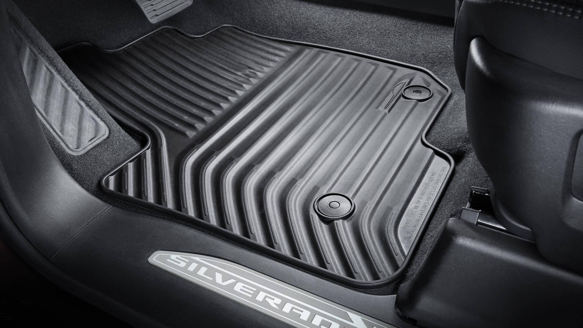 El protector de zócalo protege la pintura del zócalo de tu camioneta Chevrolet Silverado